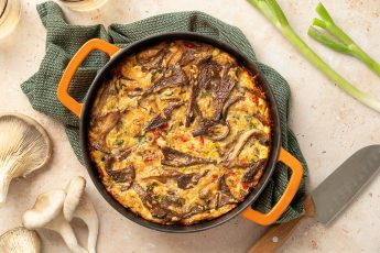 Omelet met oesterzwammen en spinazie