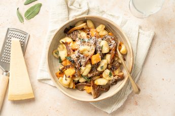 Gnocchi met oesterzwammen, pompoen en salieboter
